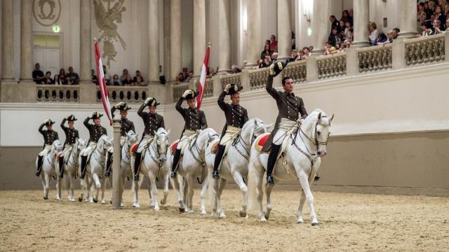 Lovasbemutató Bécsben: Spanyol Lovasiskola