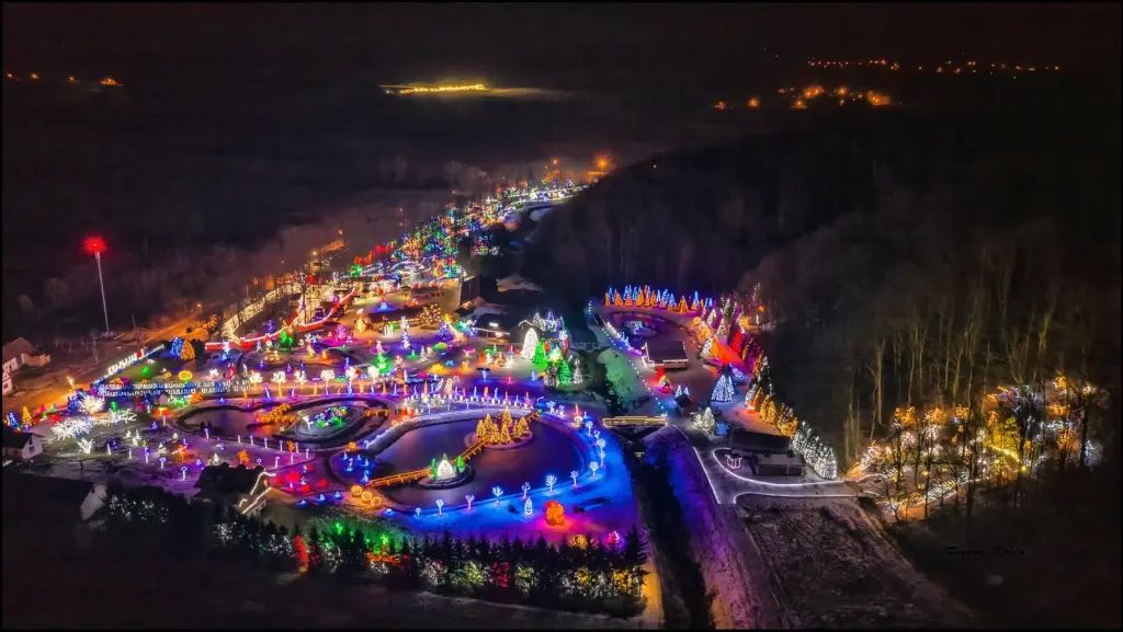 Advent Horvátország pezsgő fővárosában és a fényfalu