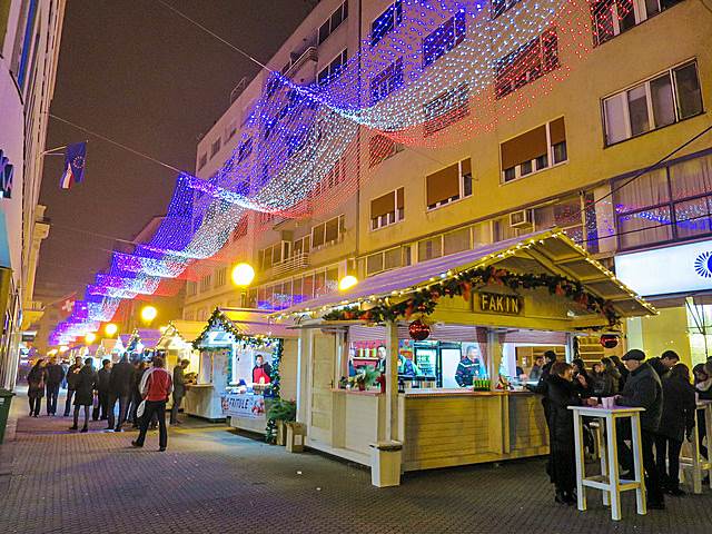 edventi bódék este Zágrábban