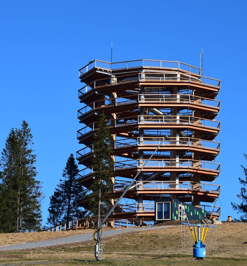 szlovákiai fa-torony csigavonalban