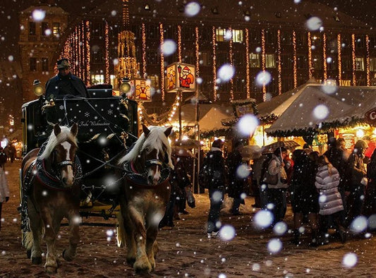 hópelyhek takarják a lovaskocsit adventkor