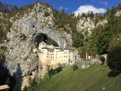 Alpok gyöngyszeme tulipánvirágzáskor - Szlovénia