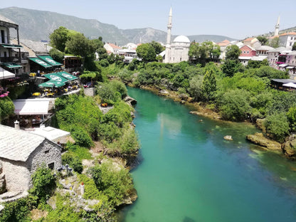 Mandarinszüret a Neretva völgyében és a boszniai piramisok
