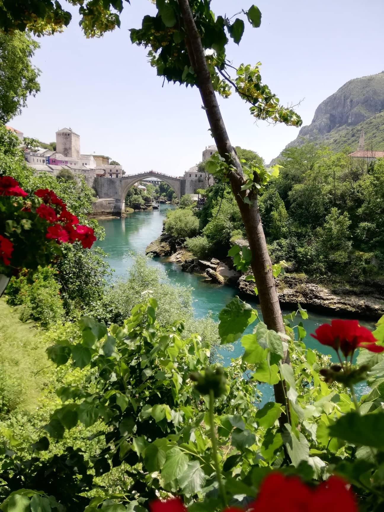 Mandarinszüret a Neretva völgyében és a boszniai piramisok